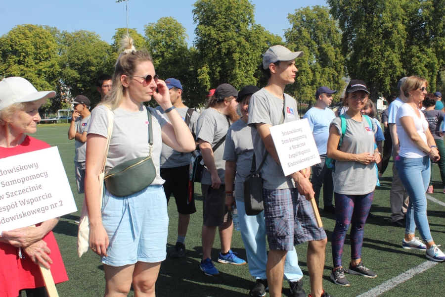 9.Drużyna Środowiskowego Domu Samopomocy  w Szczecinie - Zespół Wsparcia Środowiskowego  Nr 1 w szarych koszulkach na bois