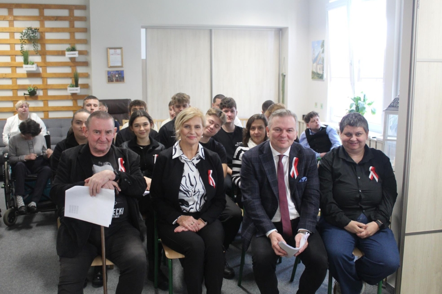 2.Zaroszeni goście oraz Z-ca Burmistrza Miasta i Gminy Gryfino na tle widowni