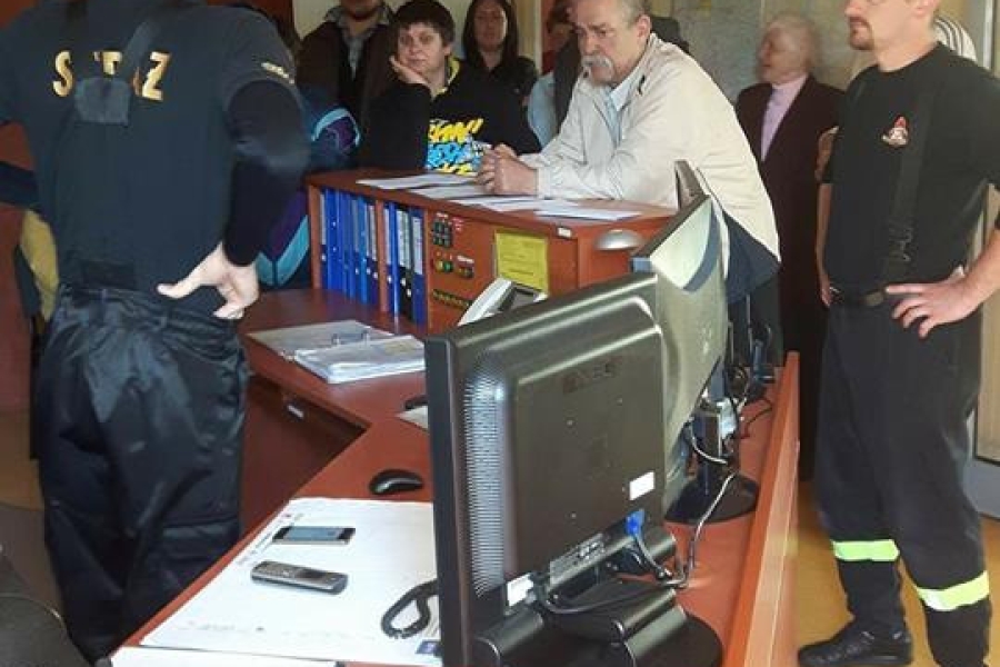 Uczestnicy w centrum powiadomienia 