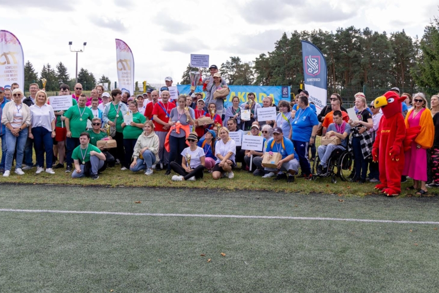 1.Grupa wszystkich osób uczestniczących w III Spartakiadzie