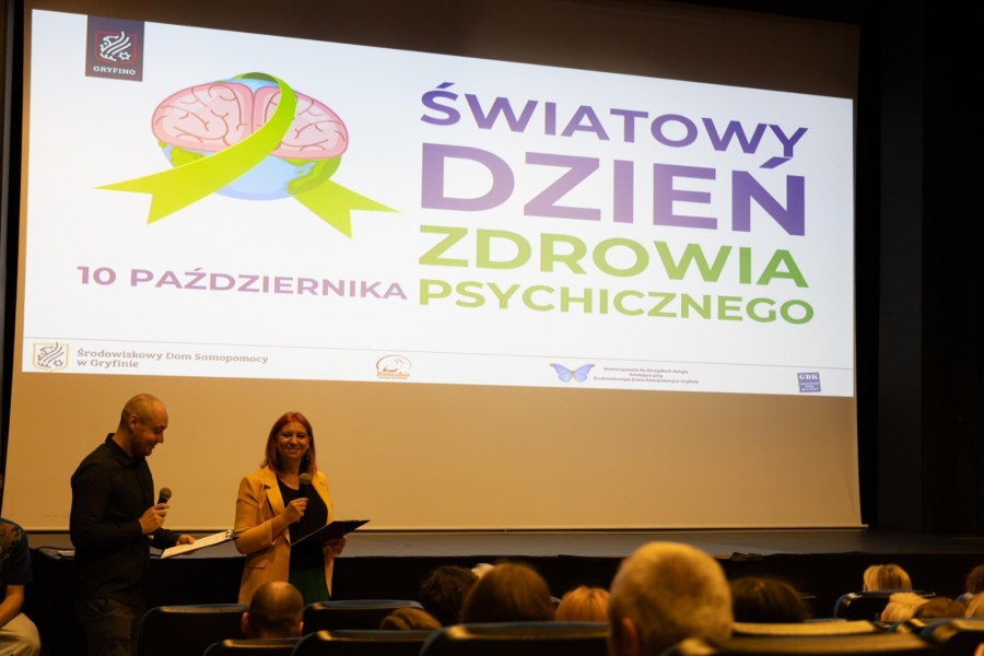 2.Napis Światowy Dzień Zdrowia Psychicznego wyświetlany na ekranie kinowym