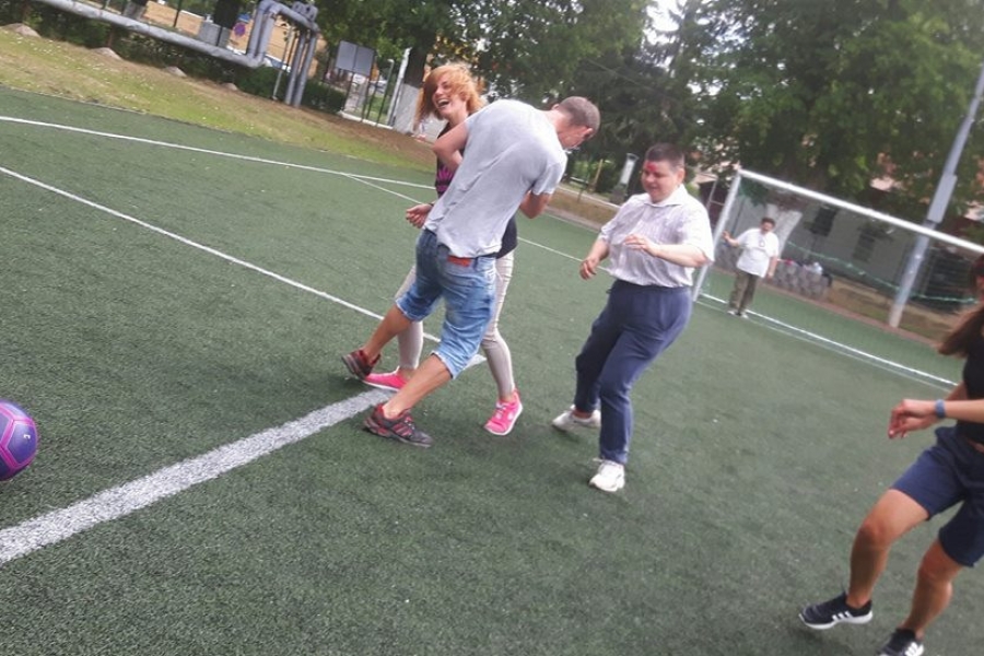 Terapeutki wraz z uczestnikami podczas rozgrywki 