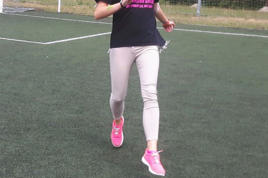 Terapeutka czekająca na podanie piłki