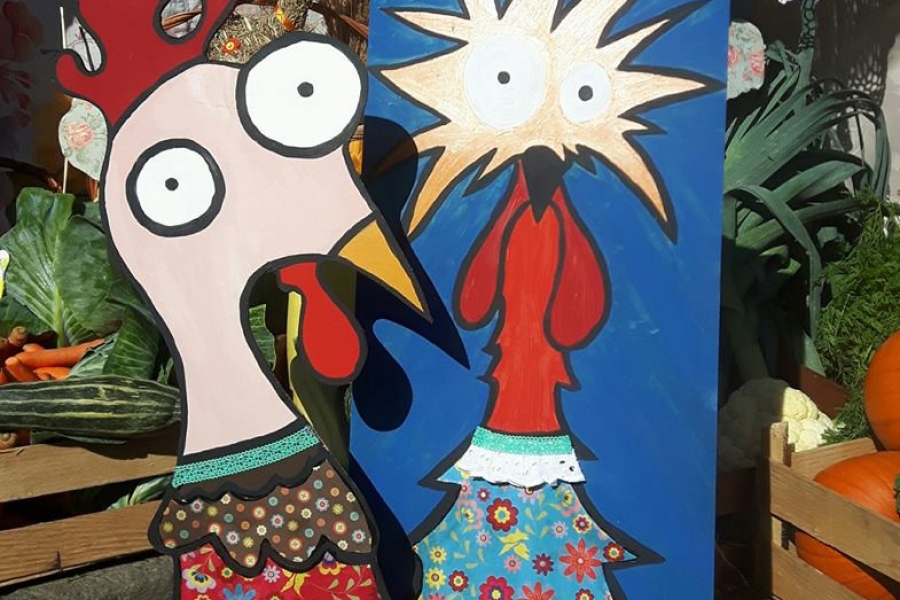 Obrazy imitujące kurczaki wykonane przez uczestników