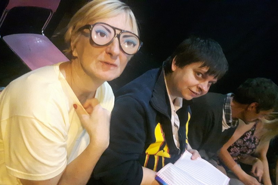 Uczestniczy przygotowujący się do przedstawienia