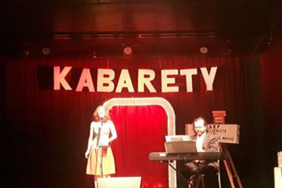 Wystąpienie muzyczne gości na scenie