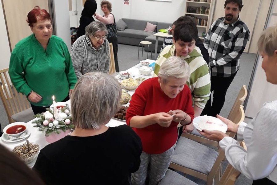 Uczestniczy składający sobie życzenia