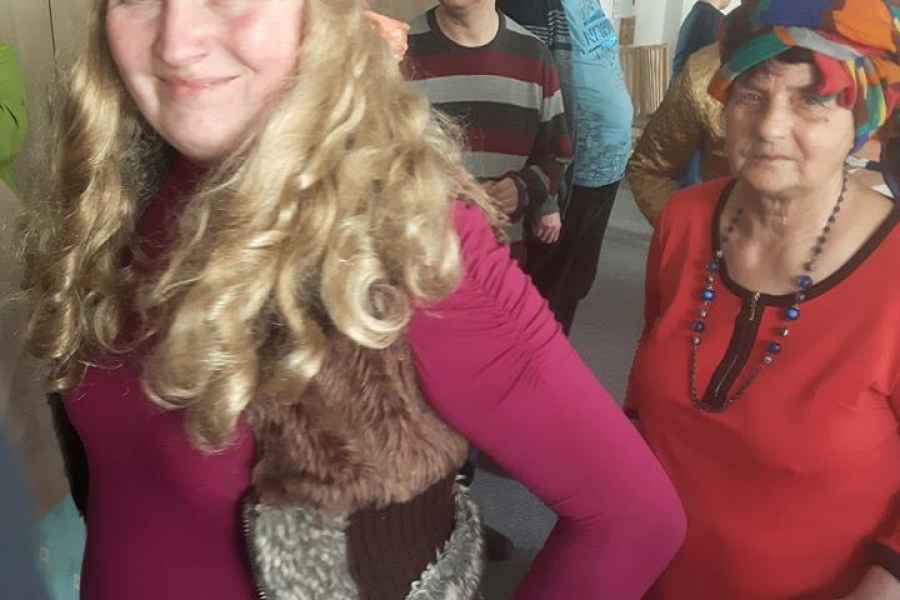 Uczestnicy podczas zabawy karnawałowej.