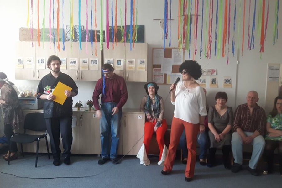 Konkurs piosenki na balu karnawałowym. 