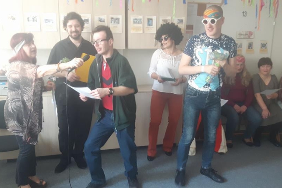 Uczestnicy podczas zabaw karnawałowych