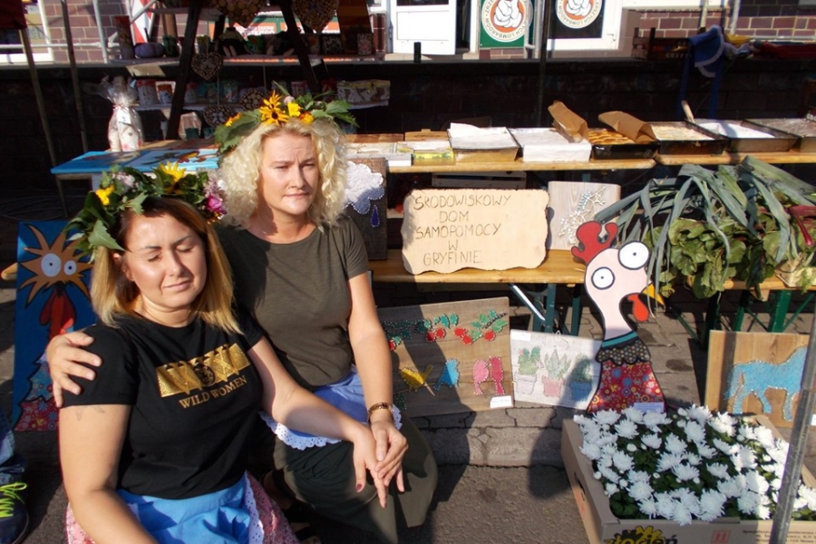 Terapeutki prezentujące stoisko ŚDS