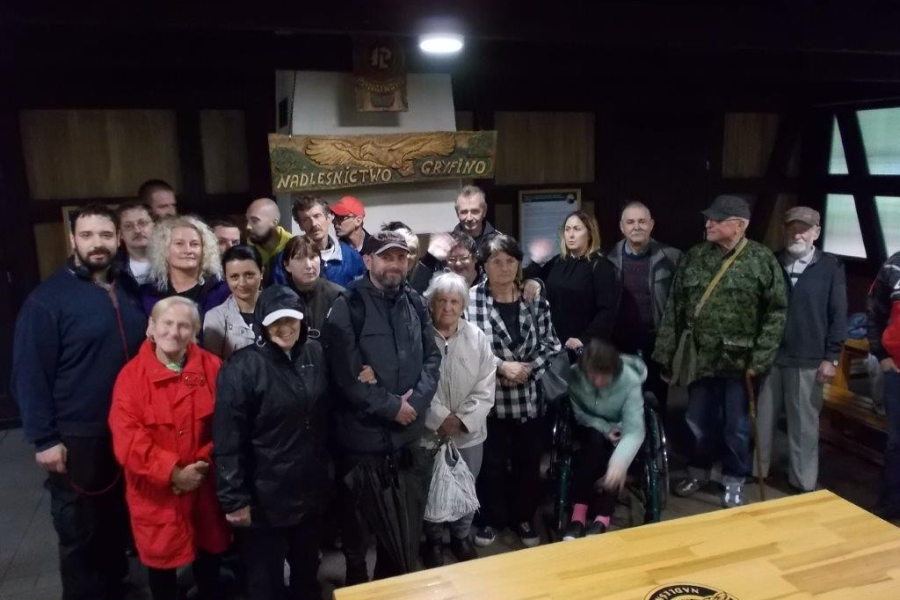Uczestnicy oraz terapeuci w Nadleśnictwie Gryfino
