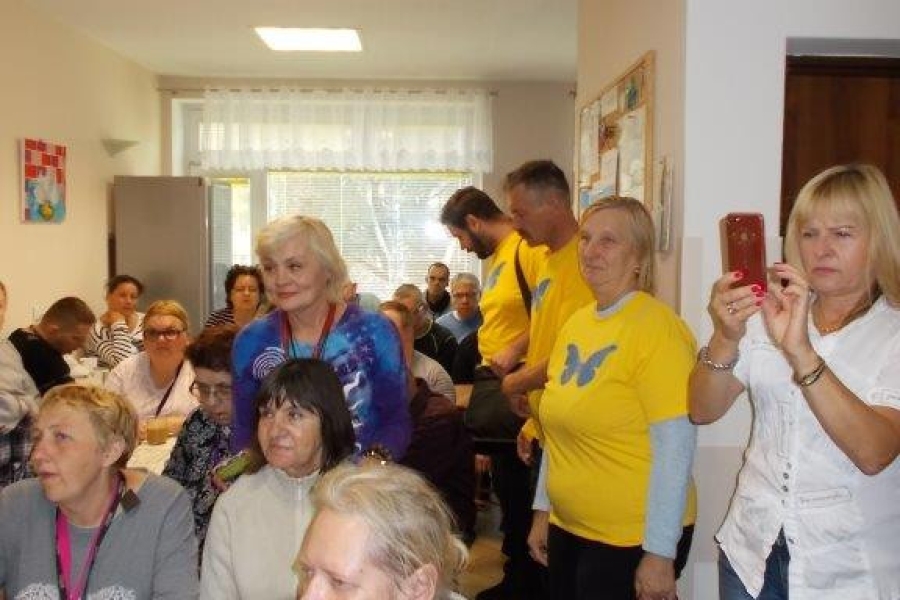 Zdjęcie grupowe uczestników i gospodarzy