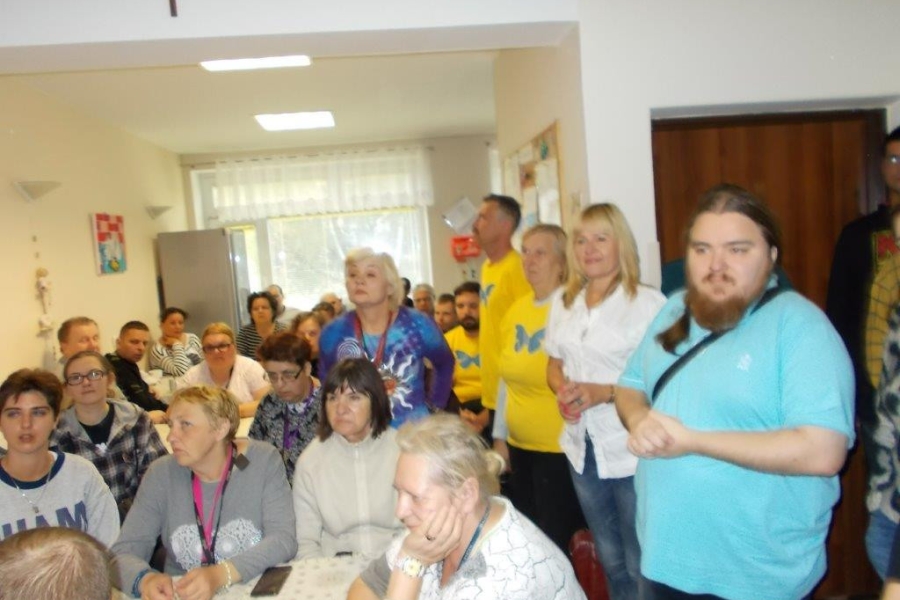 Zdjęcie grupowe uczestników i gospodarzy