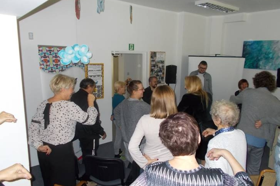 Uczestnicy podczas zabawy na prelekcji