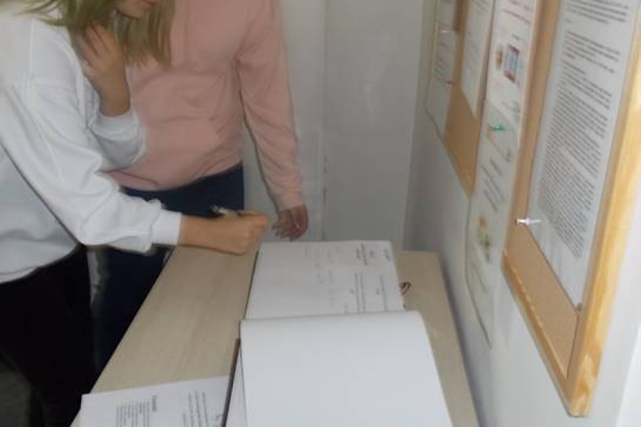 Goście wpisujący się do kroniki ŚDS