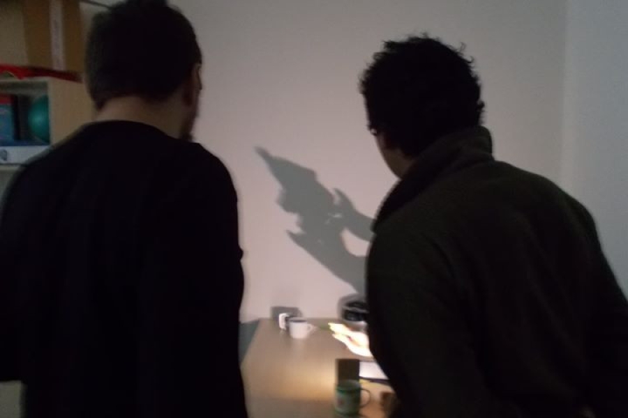  Dwoje uczestników podczas wróżby z cieniem