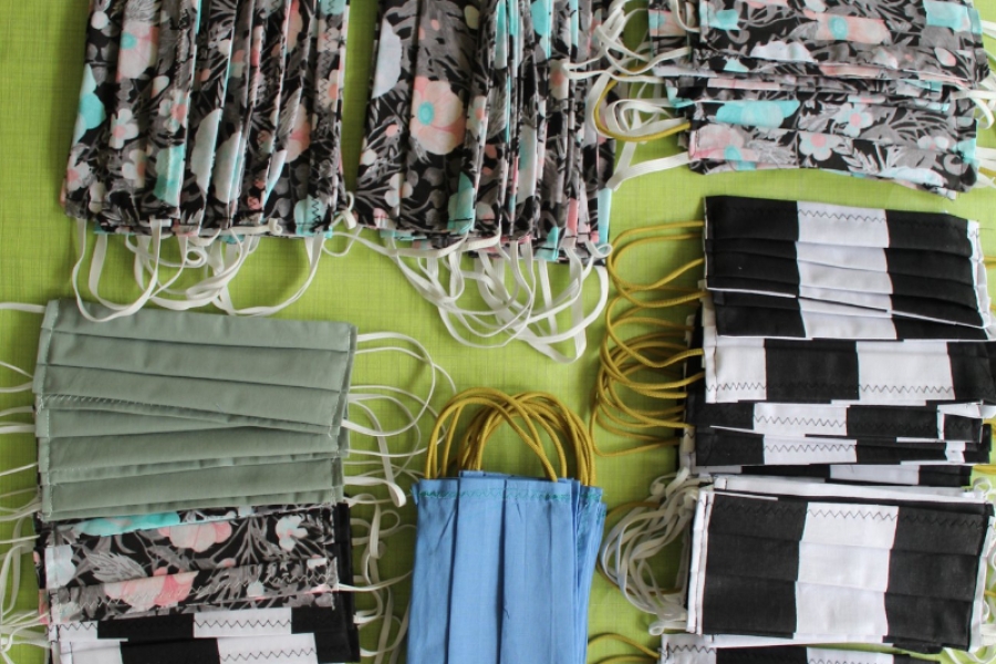 Zdjęcie uszytych, różnorodnych maseczek