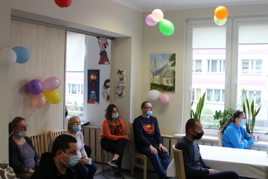 Uczestnicy podczas dyskusji na temat  Dnia Osób z Niepełnosprawnością.