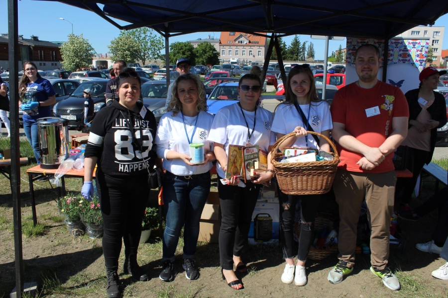 37 Kadra ŚDS w Gryfinie oraz pracownicy OPS w Gryfinie pozujący do zdjęcia grupowego