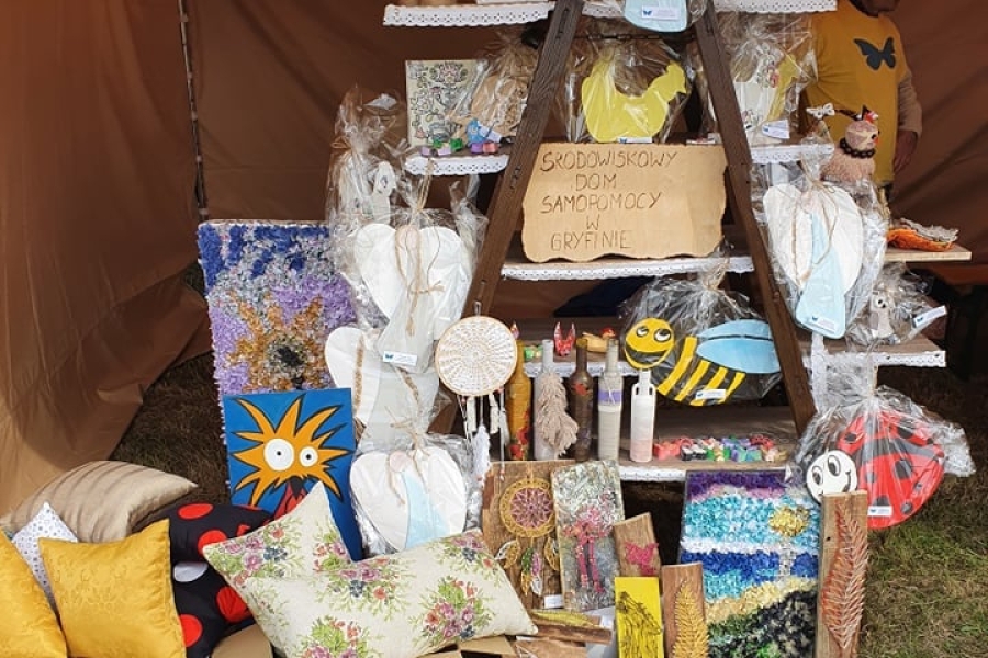5. Stoisko z rękodziełem wykonanym przez Uczestników ŚDS w Gryfinie